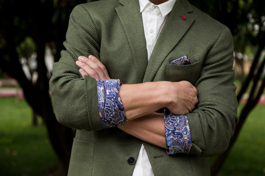 This Guy Wearing A Shirt With A Olive Colour Court